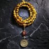 سوار يد من خرز مالا 108 حبة من عين النمر مع شرابة دورجي 108 Mala Beads Tiger Eye Dorje Tassel Bracelet