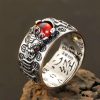 Anillo de la Fortuna con Granate Feng Shui y Diseño Pi Xiu FengShui Garnet Wealth Ring with PiXiu Design