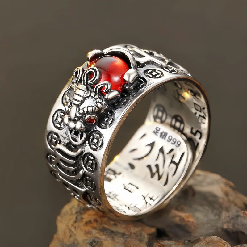 Anillo de la Fortuna con Granate Feng Shui y Diseño Pi Xiu FengShui Garnet Wealth Ring with PiXiu Design