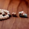Pulseira da Fortuna Tibetana 108 Sementes de Bodhi, Contas Dzi e Ágata Cinza Tibet 108 Mala Bodhi Seed Dzi Bead Gray Agate Wealth Bracelet