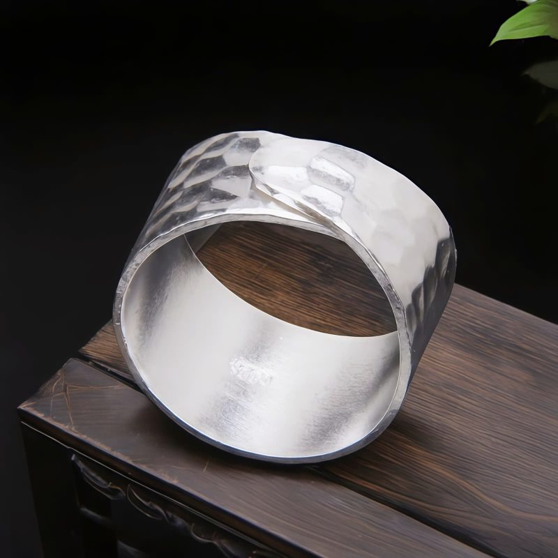 Anel Tibetano Martellado Feito à Mão em Prata 990 Tibetan 990 Silver Handmade Rustic Hammered Ring