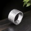 Anel Tibetano Martellado Feito à Mão em Prata 990 Tibetan 990 Silver Handmade Rustic Hammered Ring