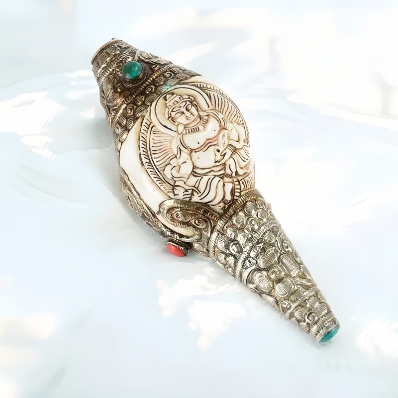 Decoración Budista Tibetana de Concha Shankha Grabada para la Riqueza Tibetan Engraved Shankha Buddha Wealth Decor
