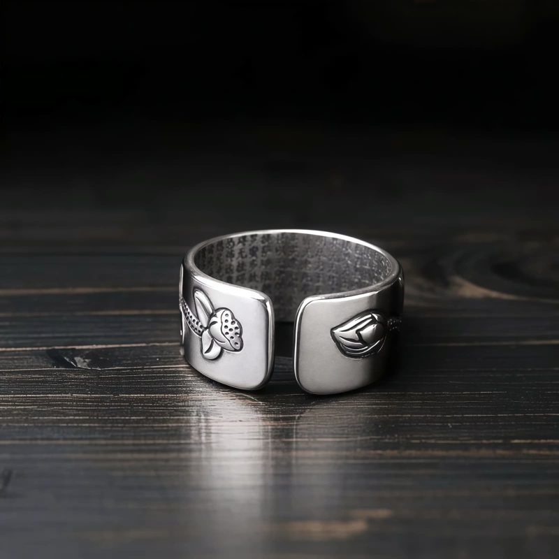 Anillo de Iluminación de Cobre Blanco Tibetano con Loto Tibetan White Copper Enlightenment Ring with Lotus