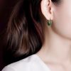 أقراط من حجر الهيتيان السماوي الفيروزي الفضي الإسترليني مع تعليقة للحظ Sterling Silver Hetian Cyan Jade Luck Drop Earrings