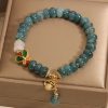 Pulsera con dije de mariposa de ágata blanca y jade Jade White Agate Butterfly Charm Bracelet