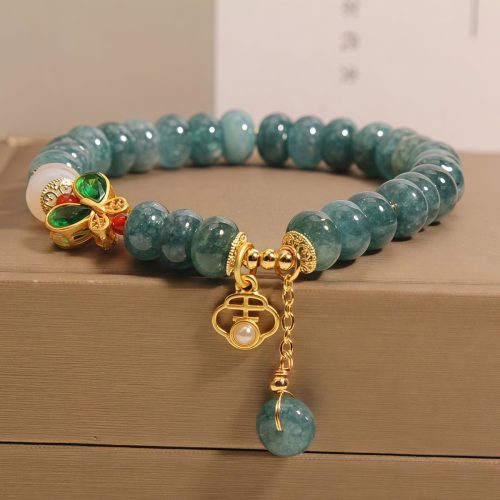 Pulsera con dije de mariposa de ágata blanca y jade Pulsera con dije de mariposa de ágata blanca y jade
