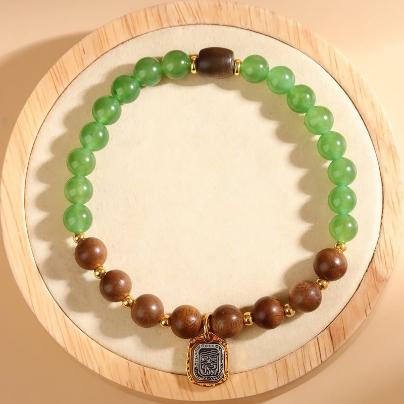 سوار يد من خشب العود الأخضر الكلشيدوني من كاليمانتان Kalimantan Agarwood Green Chalcedony Strength Bracelet