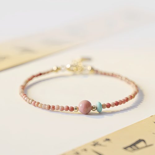 Pulsera de Energía Amorosa con Rodonita Bañada en Oro de 14K Pulsera de Energía Amorosa con Rodonita Bañada en Oro de 14K