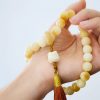 Gelang Pesona Singa Menari dari Biji Bodhi Alami Natural Bodhi Seed Dancing Lion Charm Bracelet