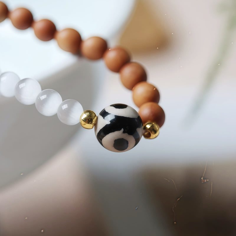 Pulsera de Protección Dzi Ojo de Gato con Sándalo Sandalwood Cat's Eye Dzi Protection Bracelet