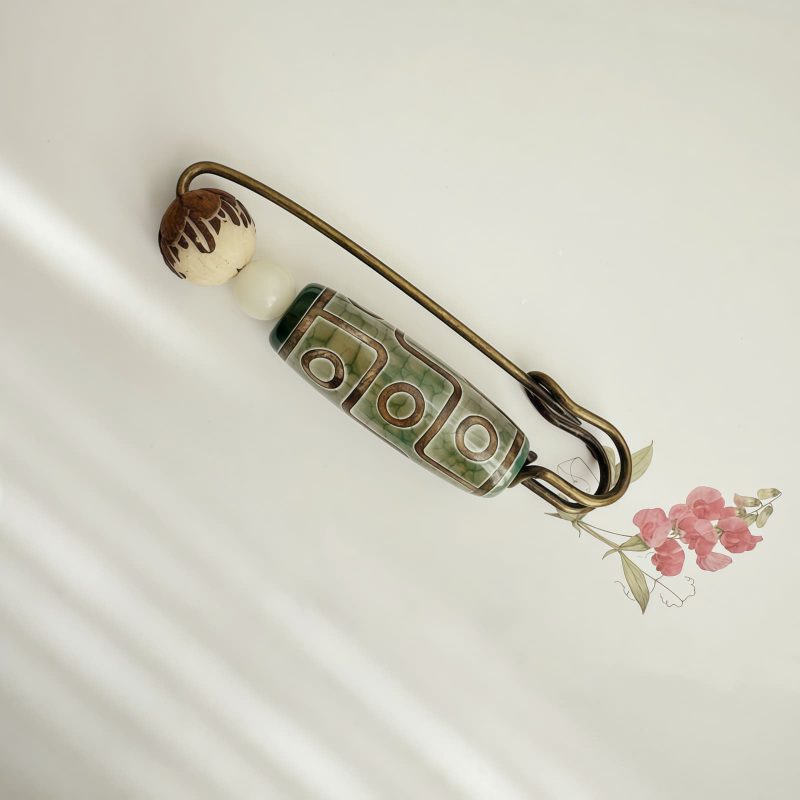 Broche de Semilla de Bodhi con Dzi de Nueve Ojos Tibetano Tibetan Nine-Eye Dzi Bead Bodhi Seed Brooch