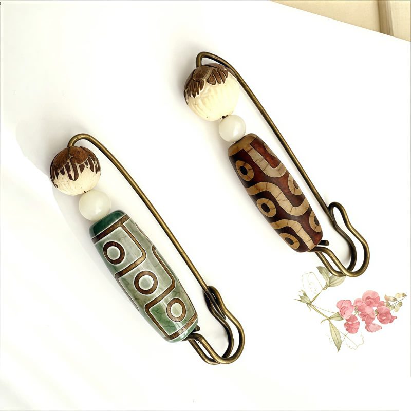 Broche de Semilla de Bodhi con Dzi de Nueve Ojos Tibetano Tibetan Nine-Eye Dzi Bead Bodhi Seed Brooch