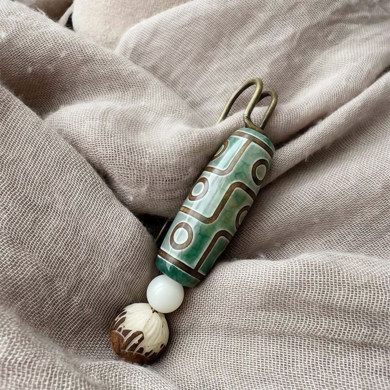 Broche de Semilla de Bodhi con Dzi de Nueve Ojos Tibetano Tibetan Nine-Eye Dzi Bead Bodhi Seed Brooch