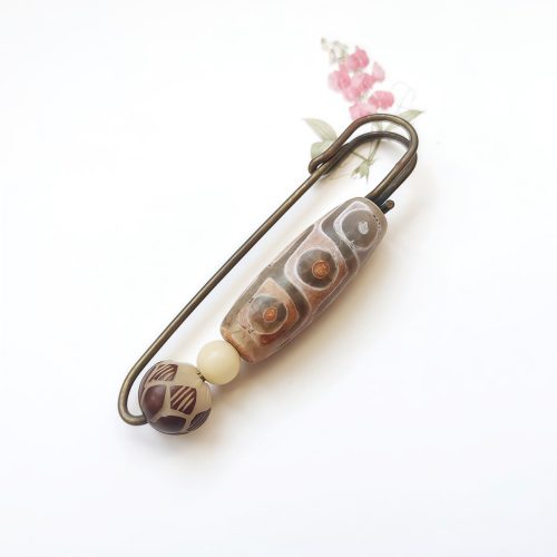 Broche de Semilla de Bodhi con Dzi de Nueve Ojos Tibetano Broche de Semilla de Bodhi con Dzi de Nueve Ojos Tibetano