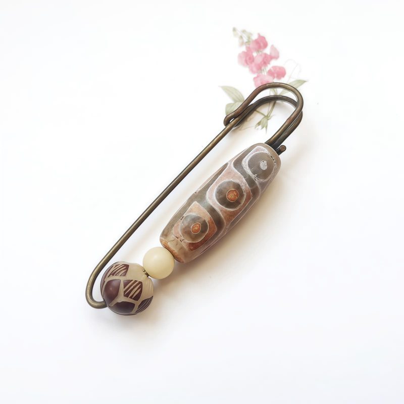 Broche de Semilla de Bodhi con Dzi de Nueve Ojos Tibetano Tibetan Nine-Eye Dzi Bead Bodhi Seed Brooch