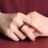 Anillo de Bendición Cinabrio Om Mani Padme Hum Cinnabar Om Mani Padme Hum Blessing Ring