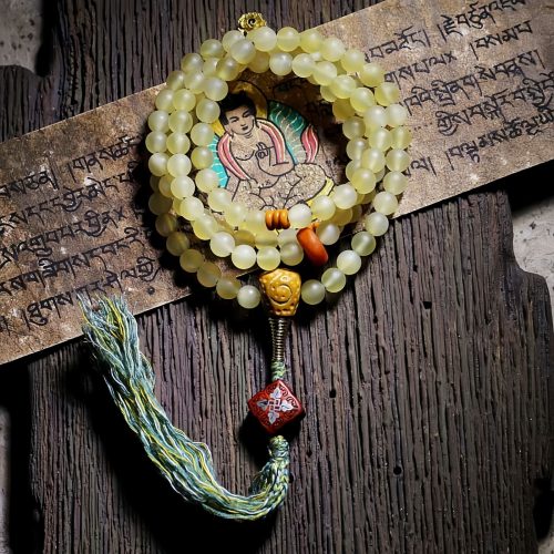Pulsera Tibetana de la Suerte Mala de 108 Cuentas de Cuerno de Oveja y Ámbar Pulsera Tibetana de la Suerte Mala de 108 Cuentas de Cuerno de Oveja y Ámbar