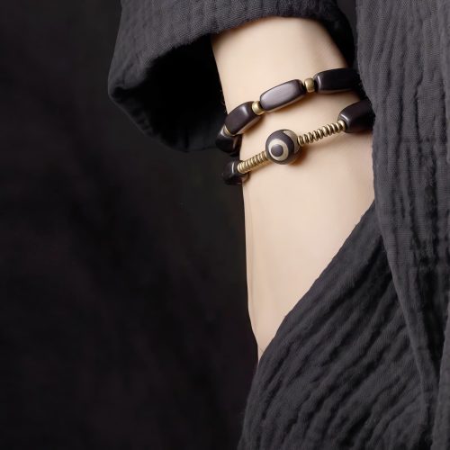 Pulsera Tibetana de Doble Vuelta con Cuentas Dzi de Madera de Ébano y Cobre Pulsera Tibetana de Doble Vuelta con Cuentas Dzi de Madera de Ébano y Cobre