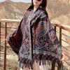 Xale Tibetano com Borlas e Flor de Caju Tibetan Cashew Flower Tassel Shawl