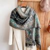 Chal envolvente con estampado de flores de anacardo tibetano Tibetan Cashew Flowers Shawl Wrap