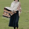 Chale Tibetano con Geometría Colorida Tibetan Colorful Geometry Shawl