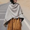 Chale Tibetano con Geometría Colorida Tibetan Colorful Geometry Shawl