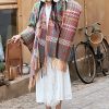 Chale Tibetano de Rayas Onduladas y Colores Vibrantes Tibetan Colorful Wavy Striped Shawl