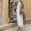 Chale Tibetano de Rayas Onduladas y Colores Vibrantes Tibetan Colorful Wavy Striped Shawl