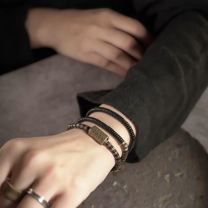 سوار يد من خشب الأبنوس التبتي والنحاس متعدد الطبقات للشفاء Tibetan Ebony Wood Beads Copper Multilayered Healing Bracelet