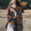 Xale Geométrico Tibetano com Franjas Tibetan Geometric Tassel Shawl