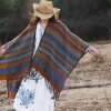 Xale Geométrico Tibetano com Franjas Tibetan Geometric Tassel Shawl