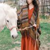 Xale Geométrico Tibetano com Franjas Tibetan Geometric Tassel Shawl
