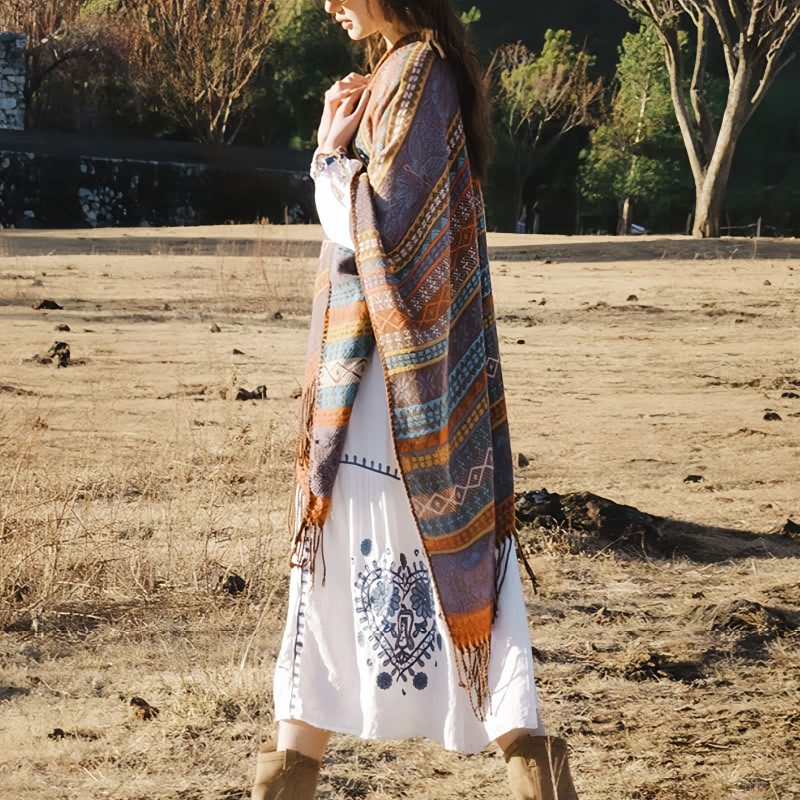 Xale Geométrico Tibetano com Franjas Tibetan Geometric Tassel Shawl