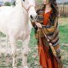 Xale Geométrico Tibetano com Franjas Tibetan Geometric Tassel Shawl