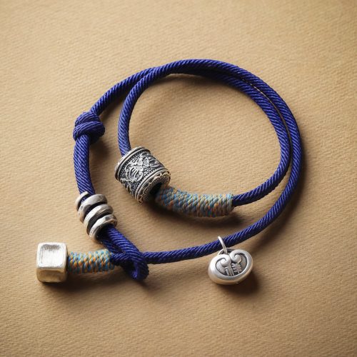 Tibetanisches Om Mani Padme Hum Amulet Doppelarmband Tibetanisches Om Mani Padme Hum Amulet Doppelarmband