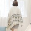 Chale con Motivos Geométricos Tibetanos Tibetan Geometric Pattern Shawl