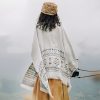 Chale con Motivos Geométricos Tibetanos Tibetan Geometric Pattern Shawl