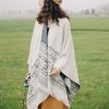 Chale con Motivos Geométricos Tibetanos Tibetan Geometric Pattern Shawl