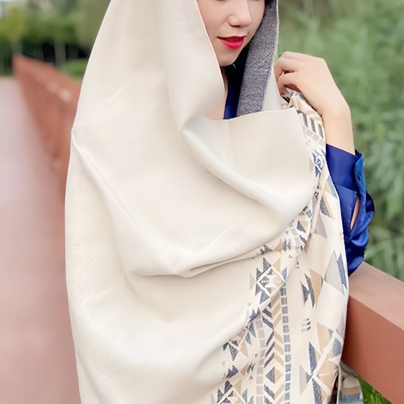 Chale con Motivos Geométricos Tibetanos Tibetan Geometric Pattern Shawl