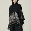 Chale Doble de Cachemira Tibetana con Diseño de Ciervo Sika Tibetan Double-sided Shawl with Sika Deer Design