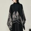 Chale Doble de Cachemira Tibetana con Diseño de Ciervo Sika Tibetan Double-sided Shawl with Sika Deer Design