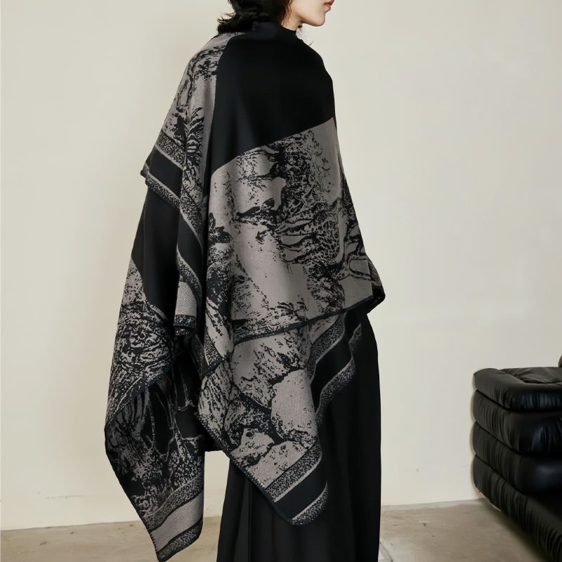 Chale Doble de Cachemira Tibetana con Diseño de Ciervo Sika Tibetan Double-sided Shawl with Sika Deer Design