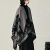 Chale Doble de Cachemira Tibetana con Diseño de Ciervo Sika Tibetan Double-sided Shawl with Sika Deer Design