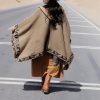 Chaleco con Capucha de Flores Pequeñas Tibetano Tibetan Small Floral Hooded Shawl