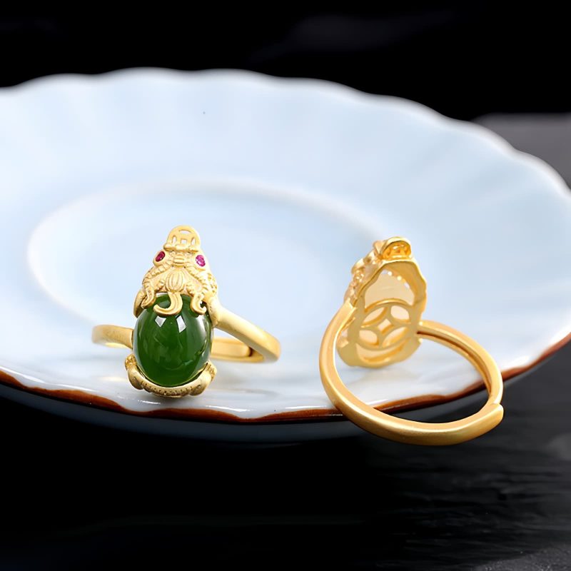 18K金メッキ ピクシー 財運リング(白翡翠&緑翡翠) 18K Gold-plated Pixiu Wealth Ring with White and Green Jade