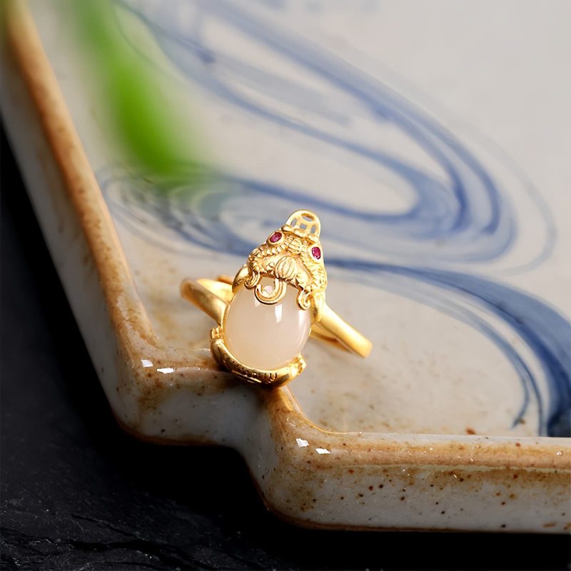 18K金メッキ ピクシー 財運リング(白翡翠&緑翡翠) 18K Gold-plated Pixiu Wealth Ring with White and Green Jade
