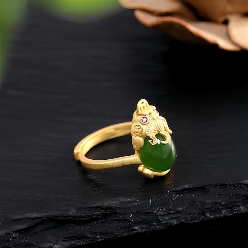 18K金メッキ ピクシー 財運リング(白翡翠&緑翡翠) 18K Gold-plated Pixiu Wealth Ring with White and Green Jade