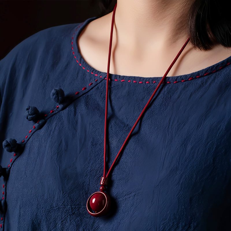 Collar con dije de cinabrio tibetano Om Mani Padme Hum Tibetan Cinnabar Om Mani Padme Hum Pendant Necklace