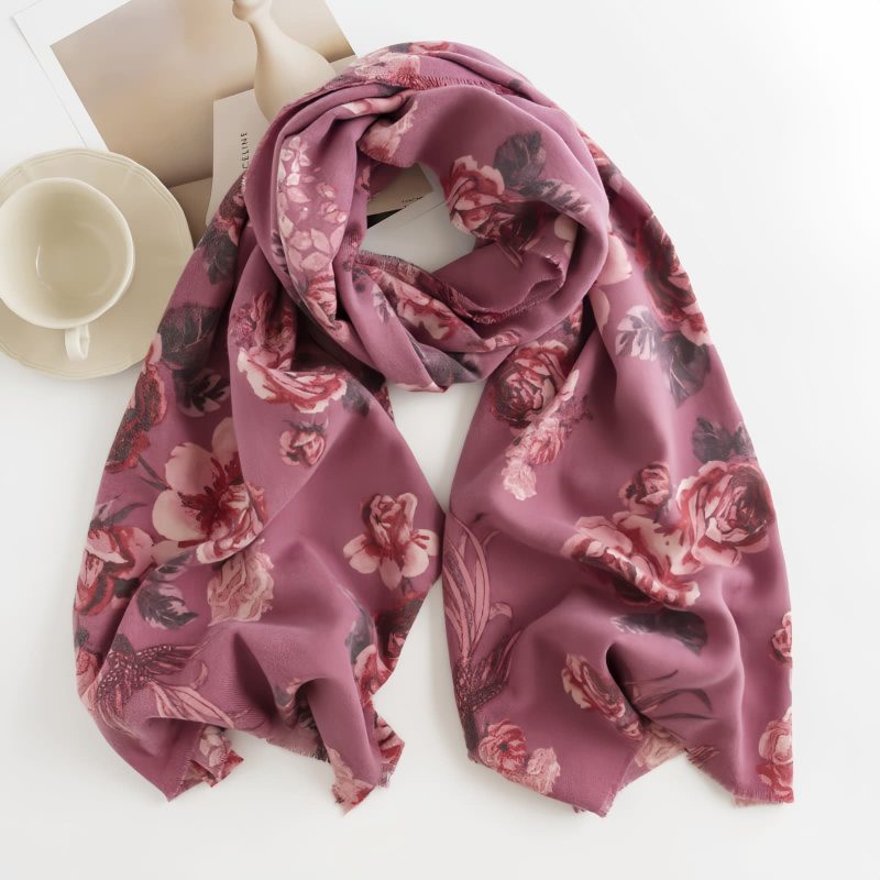 Chale Tibetano con Estampado de Rosas de Poliéster Tibetan Polyester Rose Print Shawl